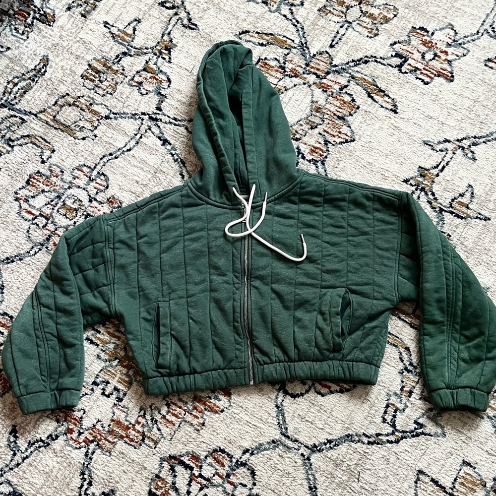 Urban Outfitters cropped quilted zip hoodie medium